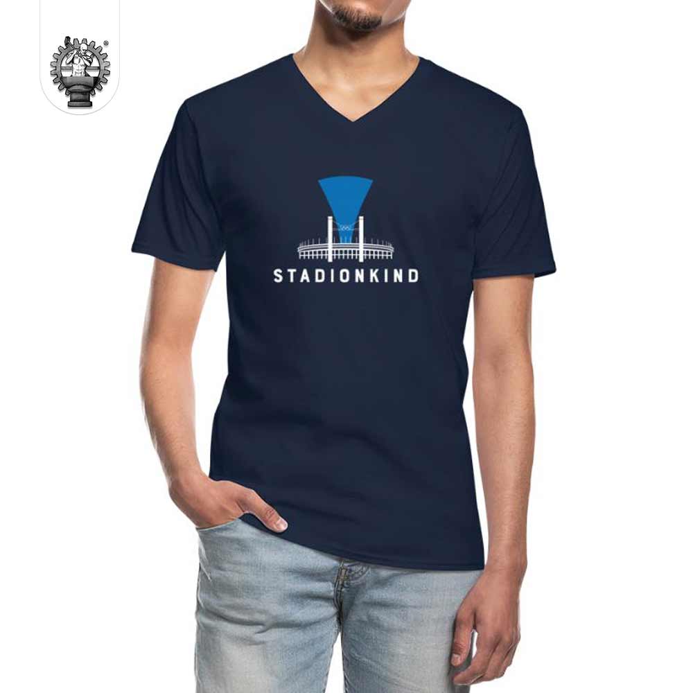 Stadionkind Berliner Olympiastadion Klassisches Männer-T-Shirt mit V-Ausschnitt Produktbild 16